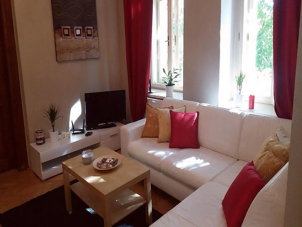 Family Flat 120M2, Praha 2 Vinohrady Apartman  Prága
