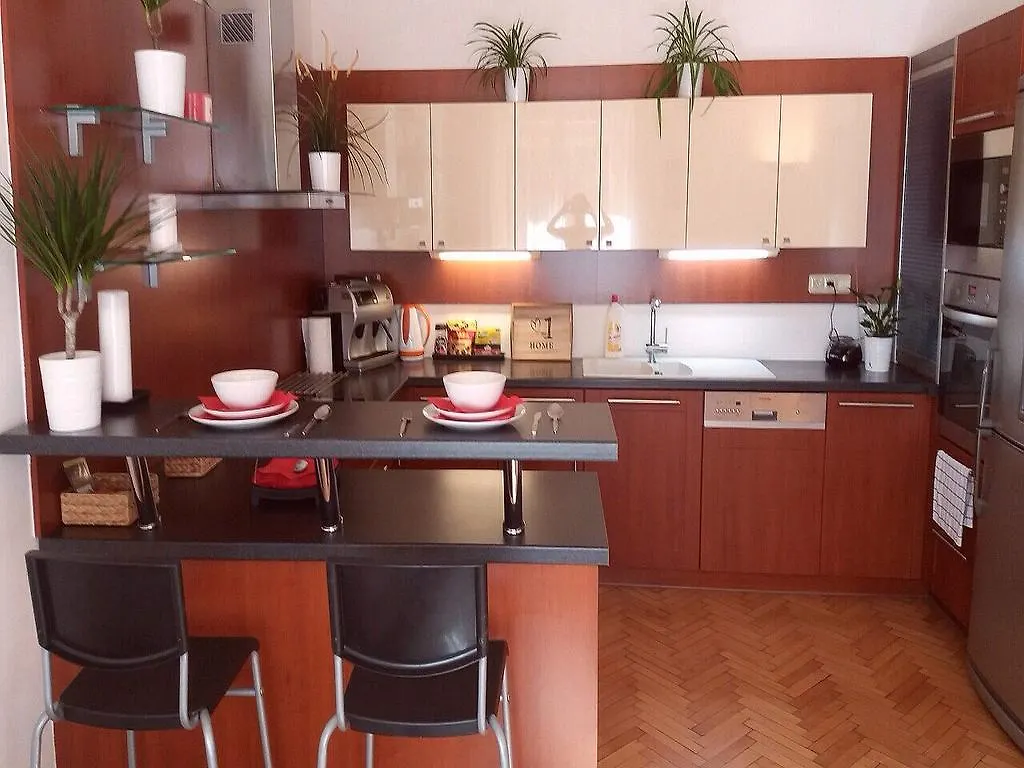 Family Flat 120M2, Praha 2 Vinohrady Apartman